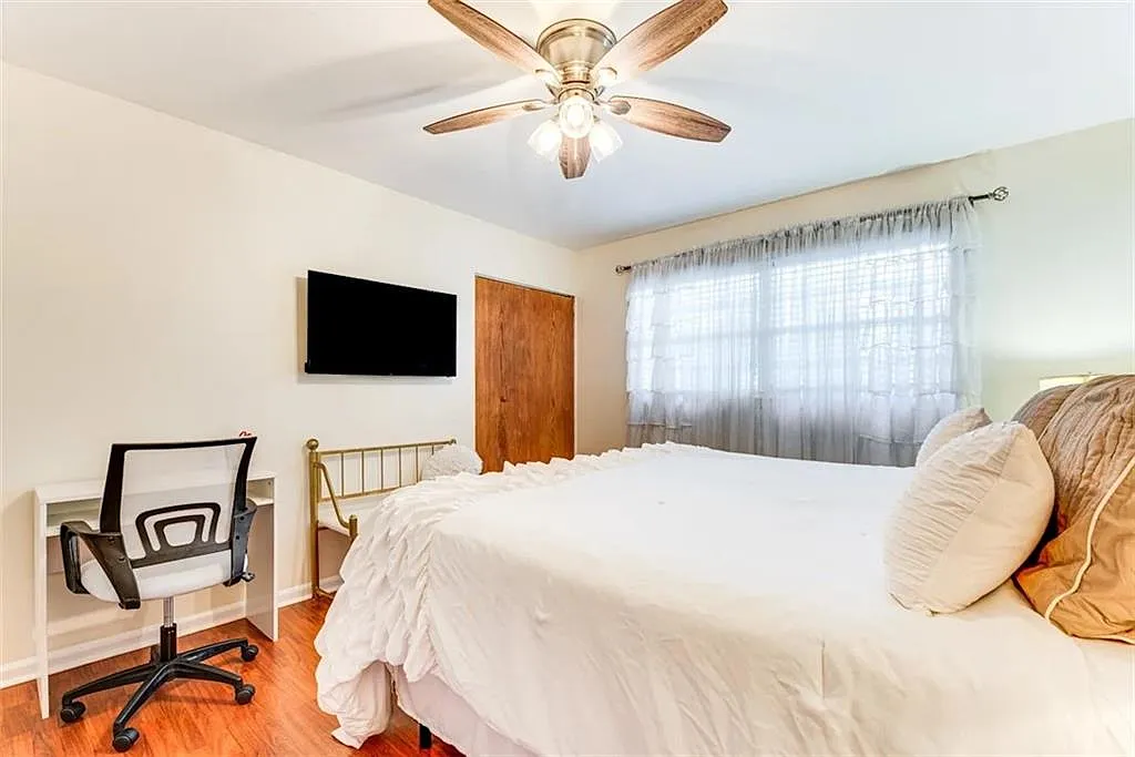3 bed, 2.0 bath, 1500 sqft, $2,995 — Photo 3