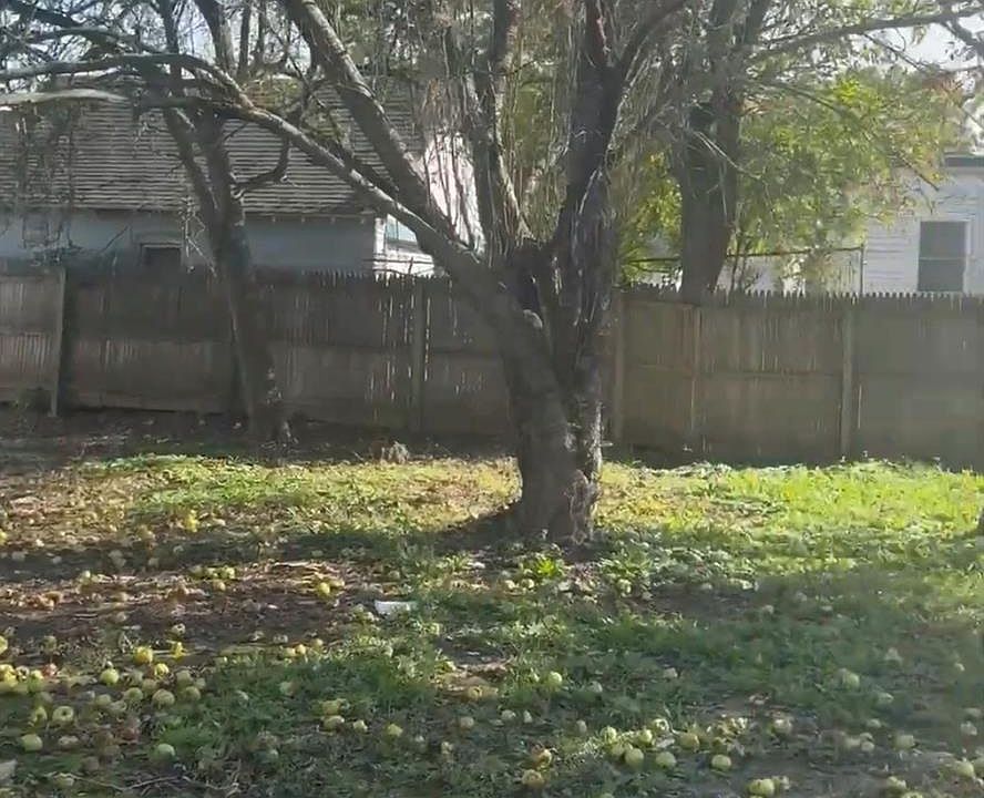 2nd image of 1761 Manatuck Boulevard