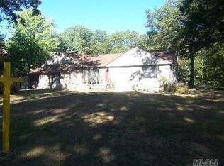 109 Laurel Dr, Smithtown, NY 11787