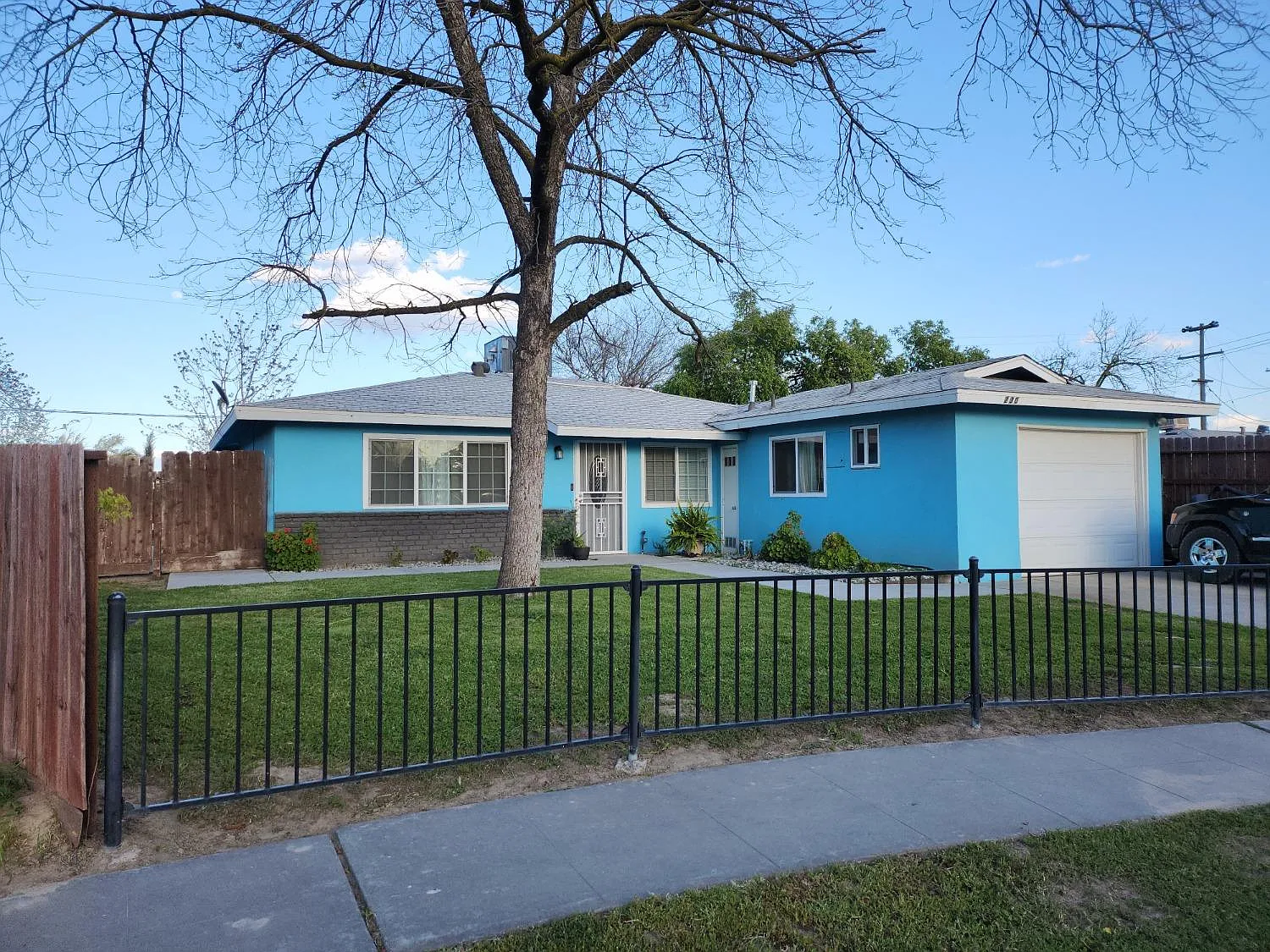 230 W North Ave photo 1