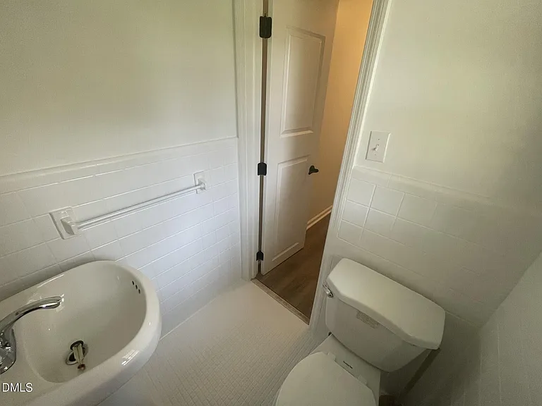 384 E Wimberly St — Photo 22