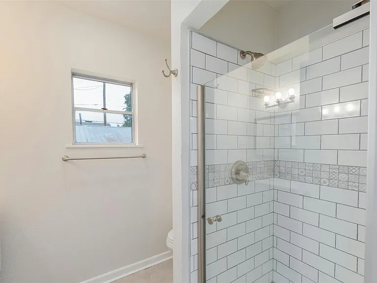 419 N Doak St — Photo 20