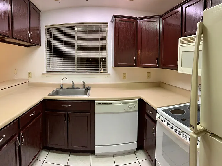 1644 Lomaland Dr #120 — Photo 18