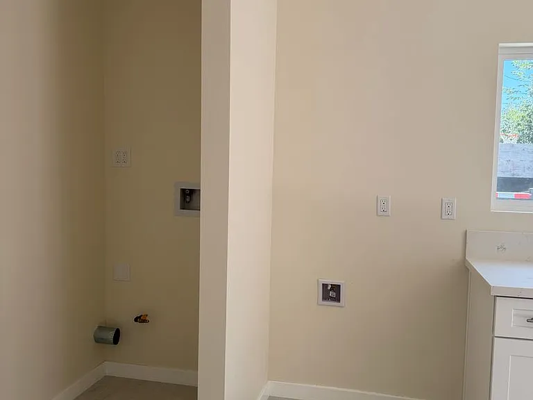 1039 N Liberty Ln — Photo 4