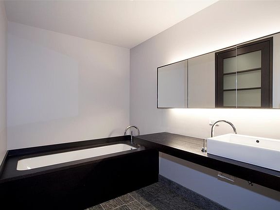 4th image of 18-20 Pine St #1515