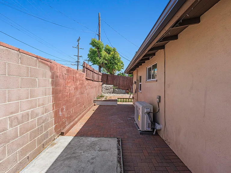 2817 Sycamore Ave — Photo 26