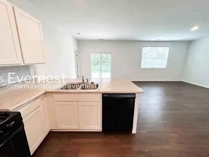 2124 Carefree Ln — Photo 6