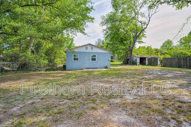 Building Photo - 2719B Meadowbrook Dr