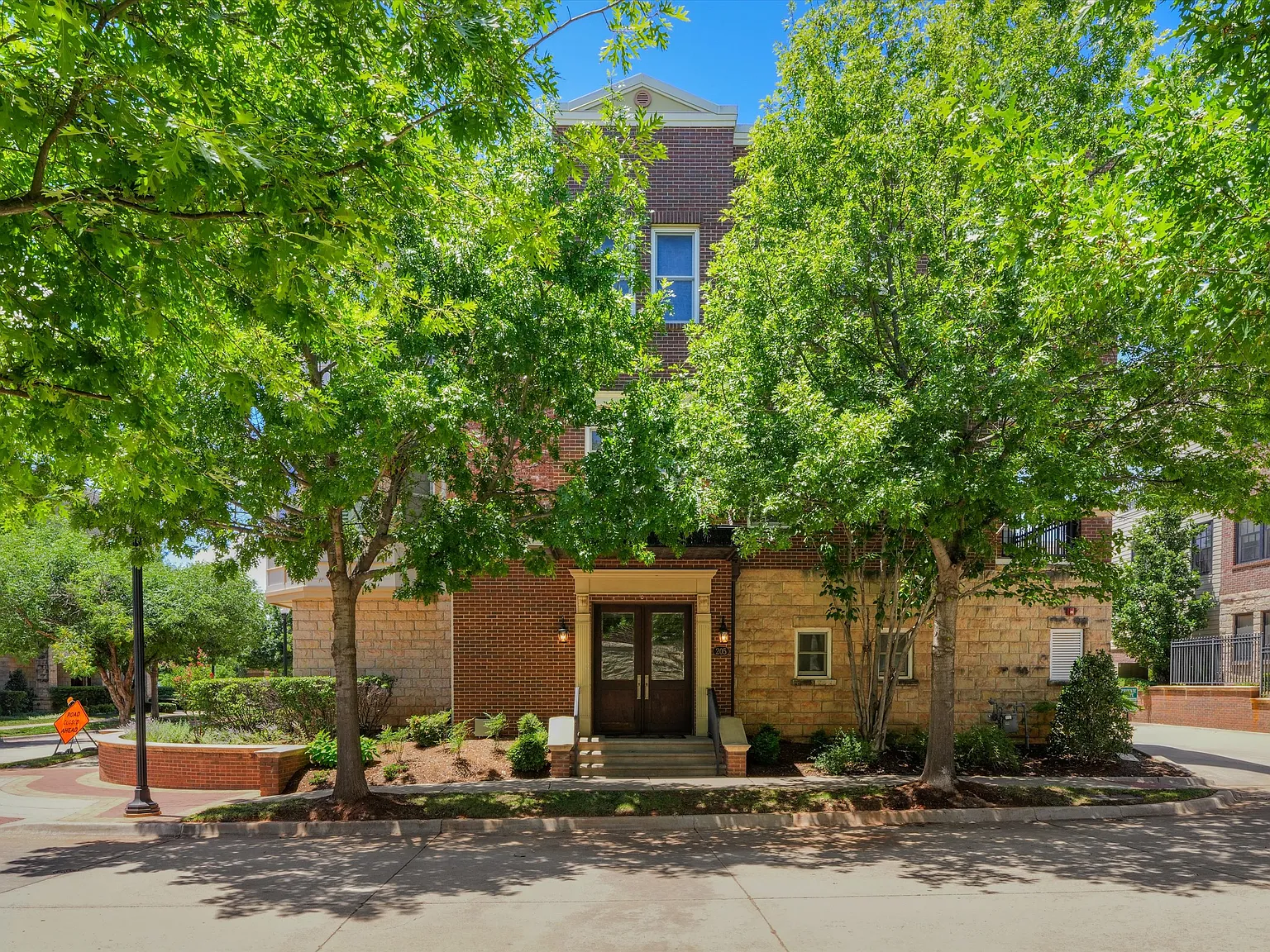 2 bed, 2.5 bath, 1891 sqft, $3,000 — Photo 2