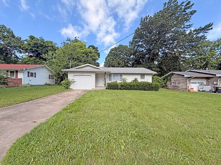 1249 S Cedarbrook Ave — Photo 2