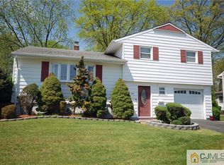 25 Barlow Rd, Edison, NJ 08817