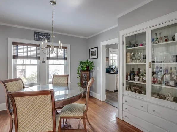 197 Parkview Ave, Lowell, MA 01852