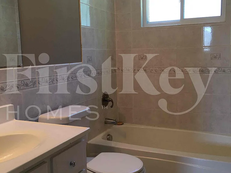 2560 Pheasant Dr — Photo 16