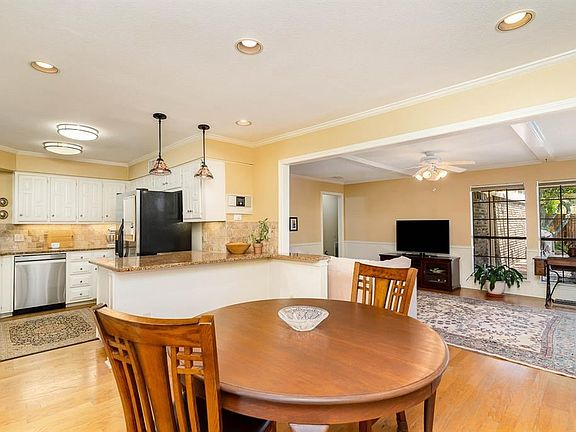 3rd image of 2817 Hacienda Ct