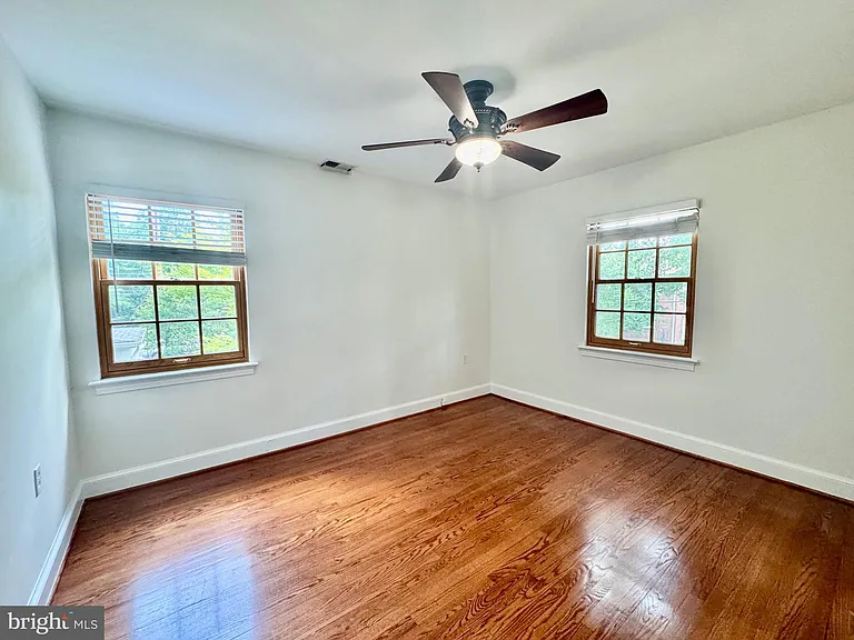 204 S Irving St — Photo 12