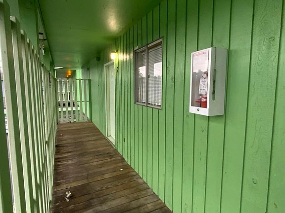 2nd image of 806 Cedar St APT C