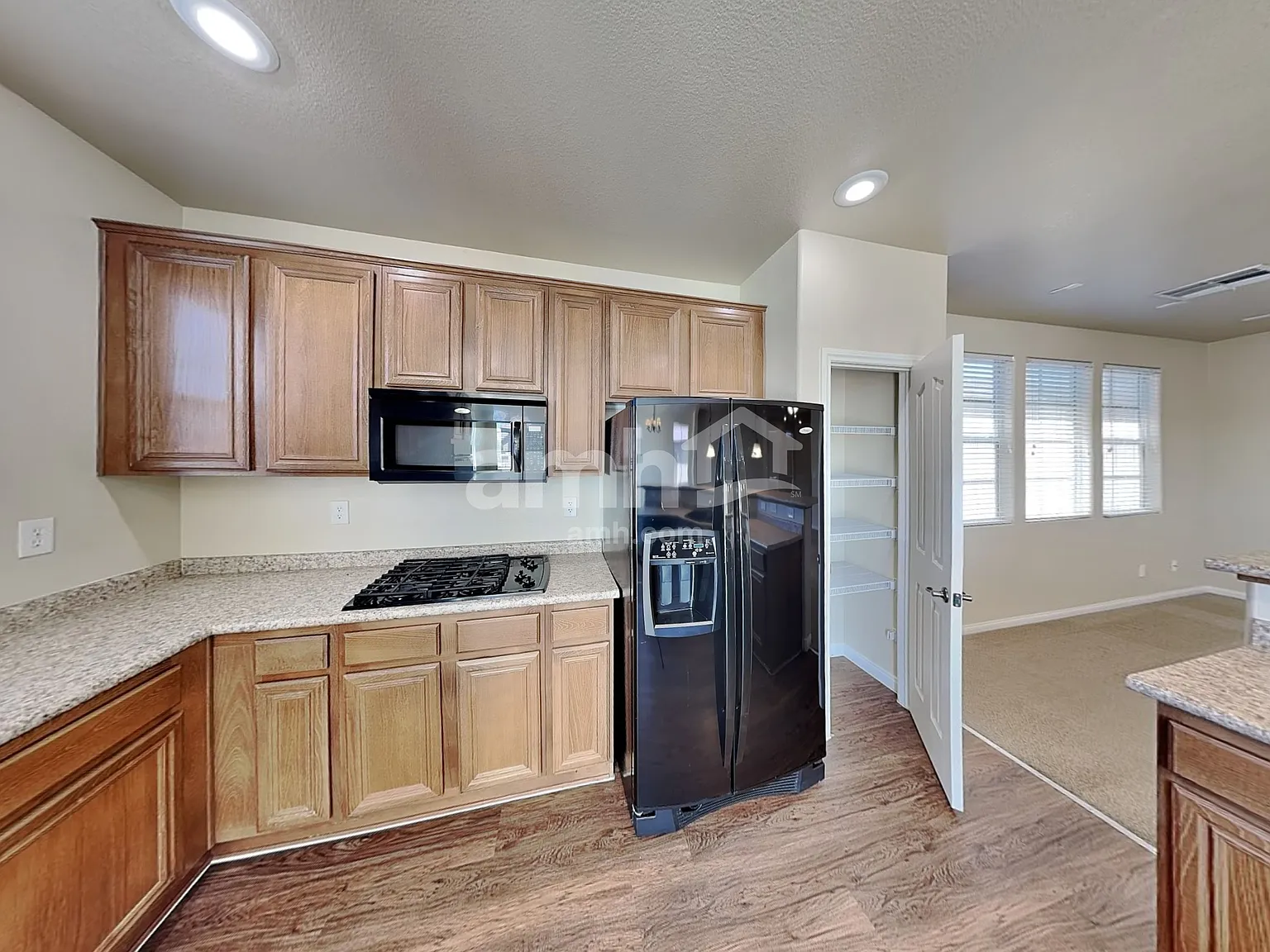 3 bed, 2.5 bath, 2327 sqft, $2,545 — Photo 3