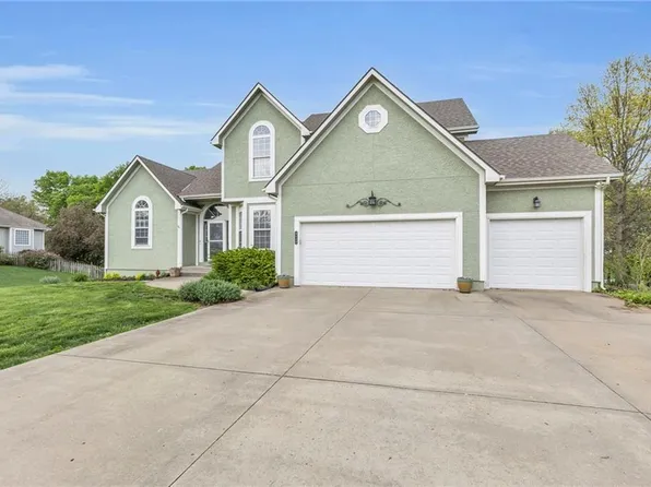 8660 Timber Trails Dr, De Soto, KS 66018