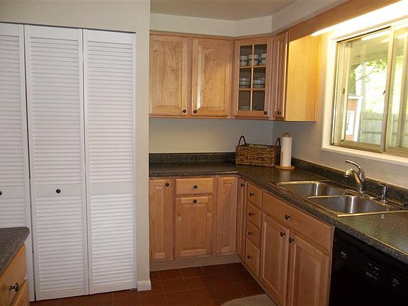 5th image of 3306 Waltham Ave