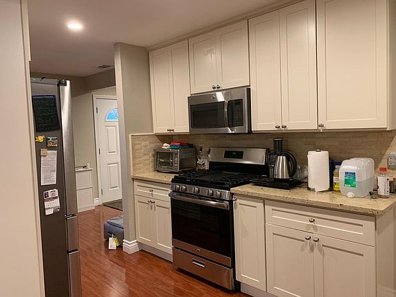 3rd image of 2071 Bowers Ave