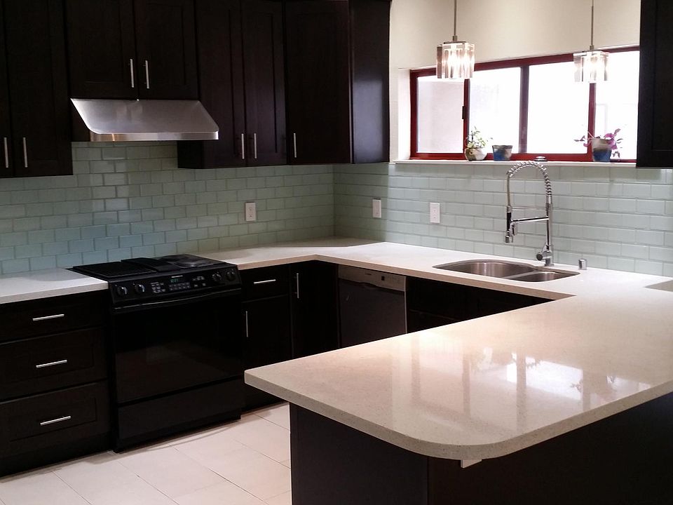 1st image of 10 9th Ave APT 305