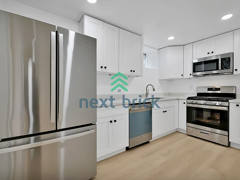 3701 NE 75th St — Photo 5