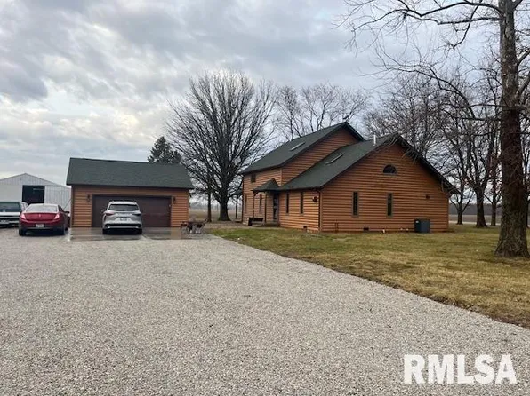 1097 E 180 North Rd, Nokomis, IL 62075