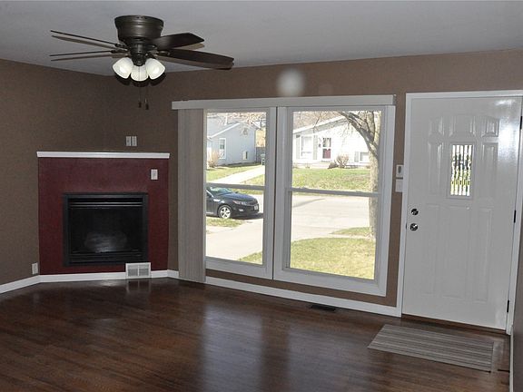 3rd image of 1208 38th St SE