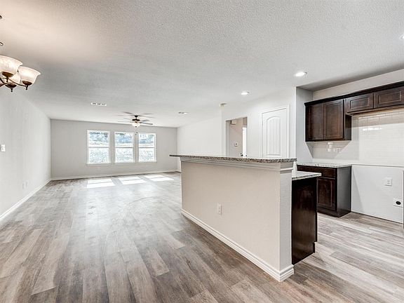 4th image of 109 Sycamore Ct
