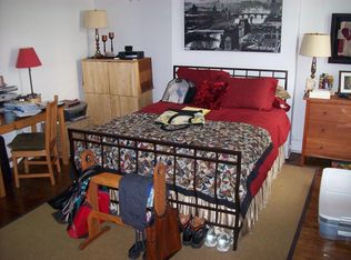 618 W Patterson Ave #3E, Chicago, IL 60613