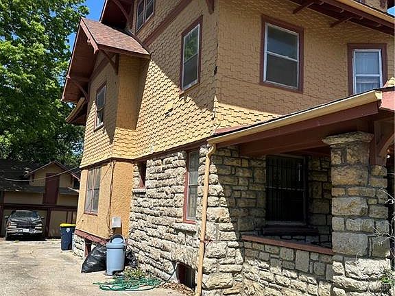3rd image of 3404 & 3400 S Benton Ave