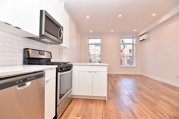 Rented by Bohemia Realty Group | media 11