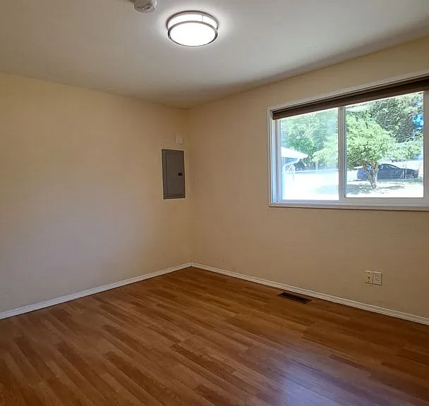 3259 Wright Ave — Photo 12
