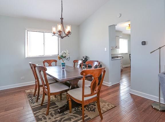 5th image of 1295 W Sturbridge Dr