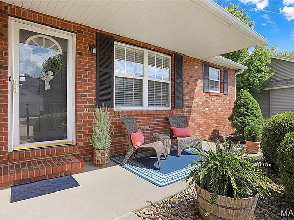 2nd image of 59 Julie Dr