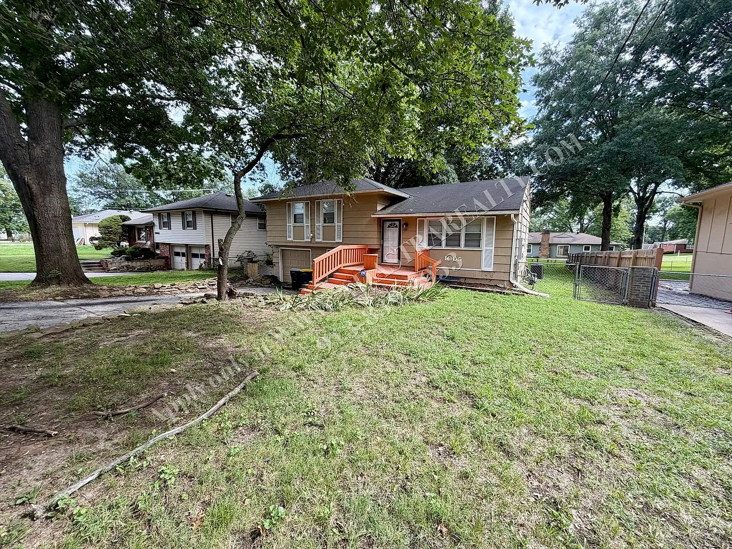 Beautiful 3 Bed Home in KCMO-Available NOW!! — Photo 3