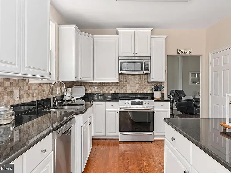 17 Whitestone Dr — Photo 5