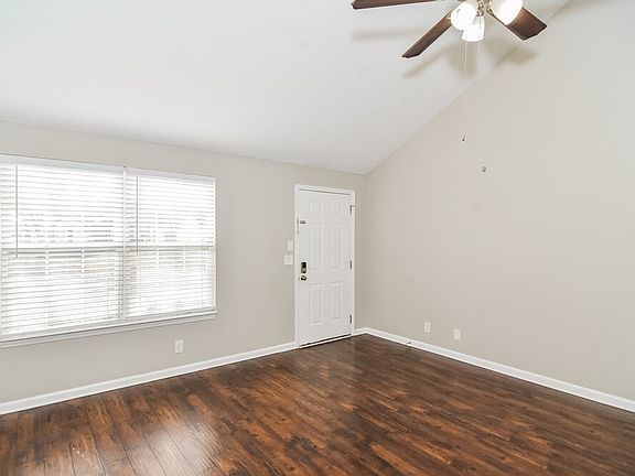 3rd image of 3048 Roscommon Dr