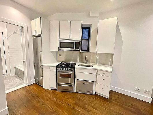 2nd image of 440 10th Ave #2R