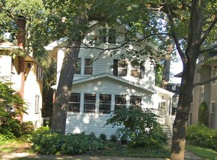 2743 Broadway Ave, Evanston, IL 60201