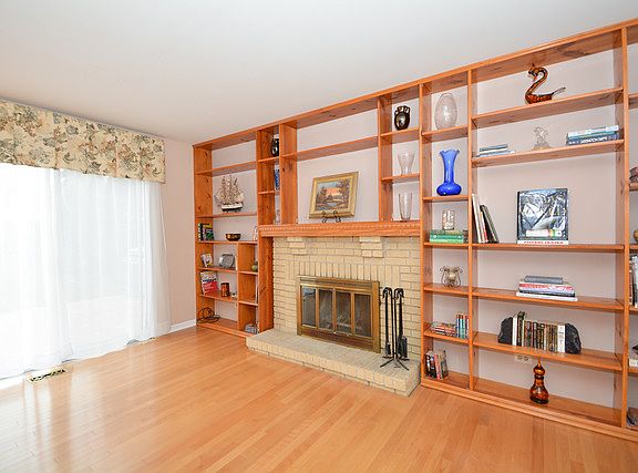 4th image of 2794 Greenfield Dr