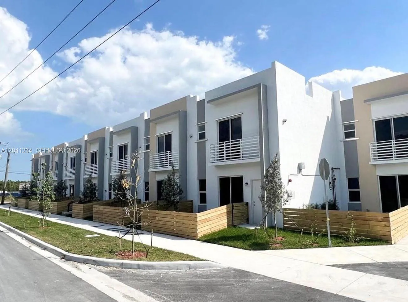 3 bed, 2.5 bath, 1584 sqft, $2,799 — Photo 2
