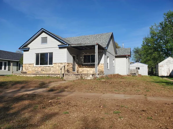 1112 N 4th St, Arkansas City, KS 67005