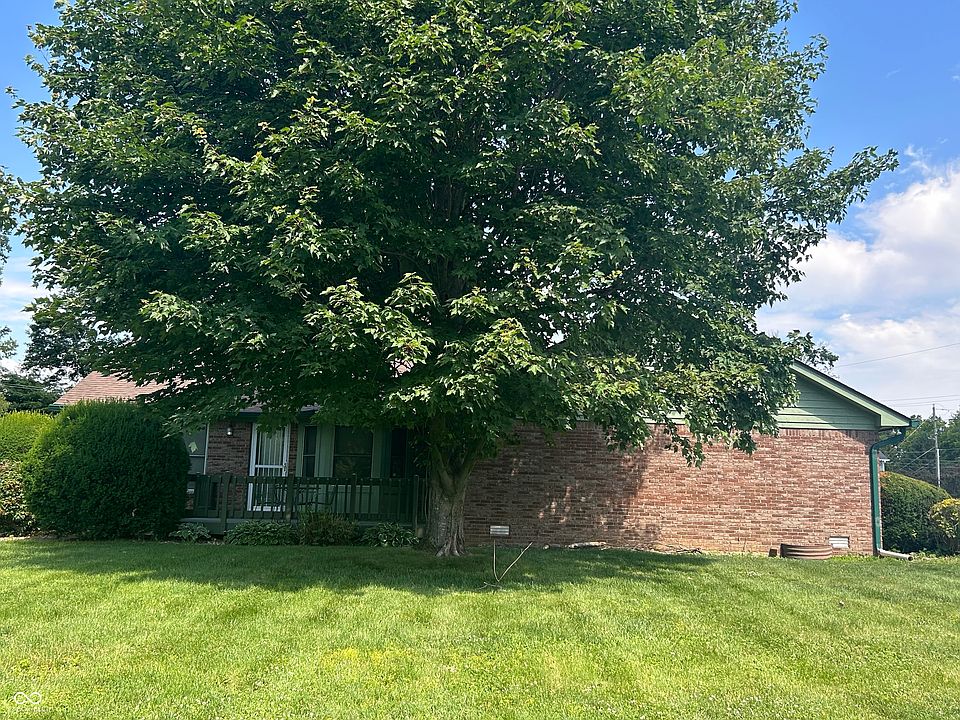 2nd image of 810 N Bluff Rd