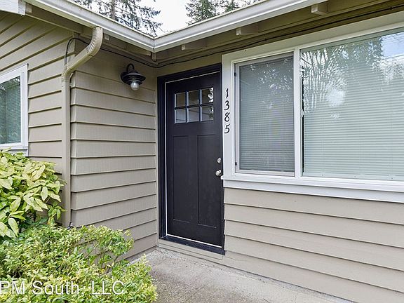 3rd image of 1385 164th Pl NE