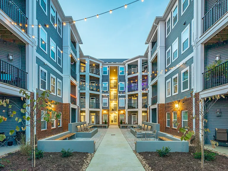 Courtyard at Hawthorne at the W in Chattanooga, TN