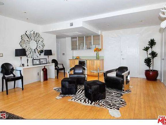 4th image of 818 N Doheny Dr #51