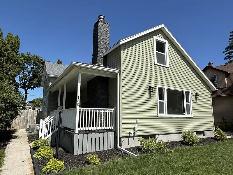 4 bed, 1.0 bath, 1700 sqft, $1,999 — Photo 1
