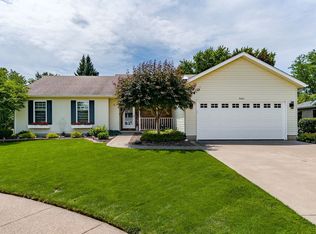 3421 Meadow Ct, Bettendorf, IA 52722