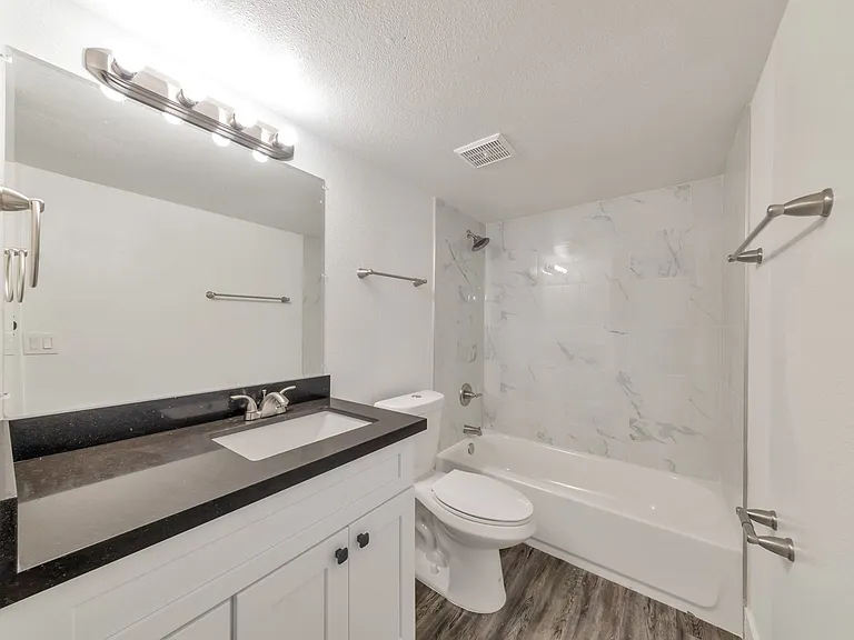 1001 W Flint St — Photo 17